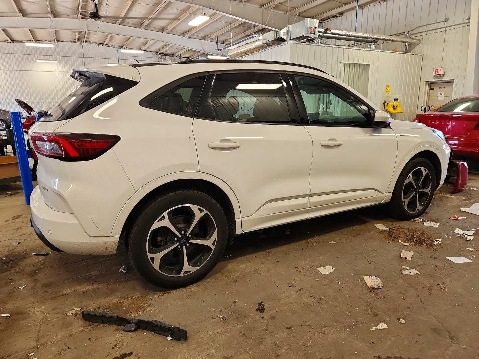 Photo 3 from auction – 2023 FORD ESCAPE with VIN 1FMCU9NA6PUB45744