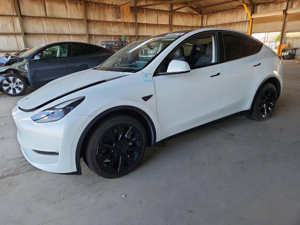 TESLA MODEL Y 2024 with VIN 7SAYGAEE7RF085283 - Photo from auction