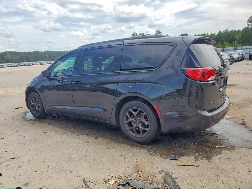 Photo 2 from auction – 2018 CHRYSLER PACIFICA with VIN 2C4RC1BG2JR157325