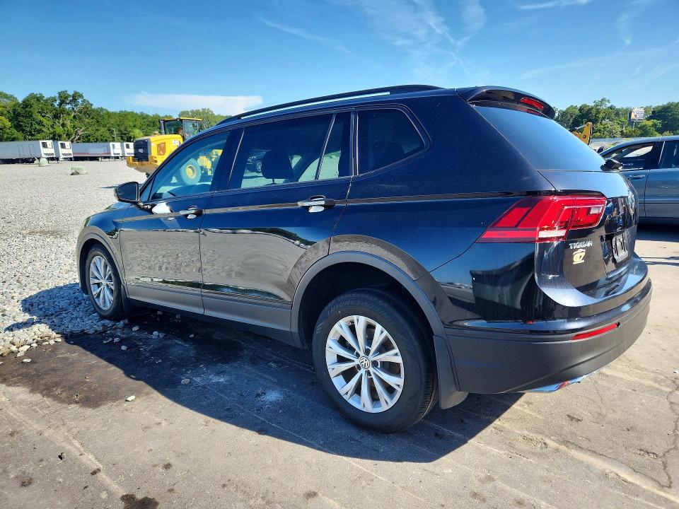 Photo 2 from auction – 2020 VOLKSWAGEN TIGUAN with VIN 3VV0B7AX5LM032492
