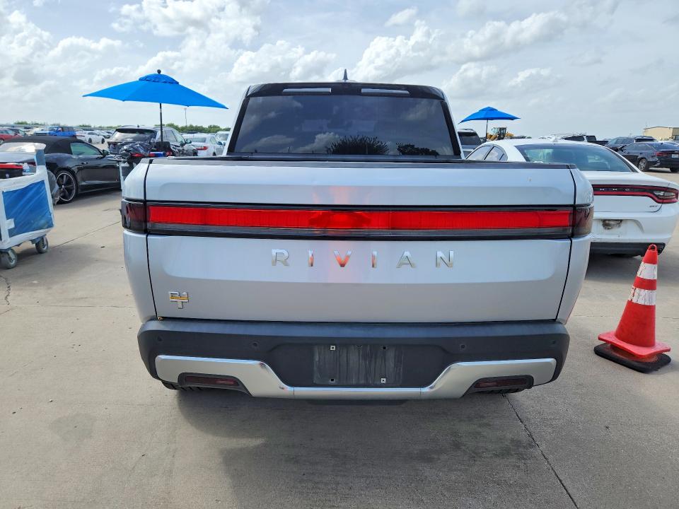 Photo 6 from auction – 2023 RIVIAN R1T with VIN 7FCTGAAA9PN019563