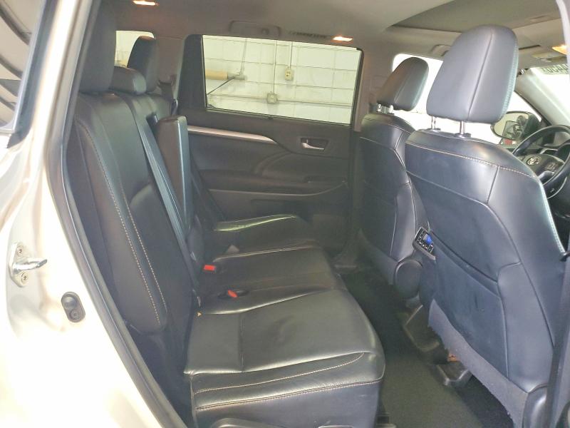 Photo 11 from auction – 2016 TOYOTA HIGHLANDER with VIN 5TDJKRFH8GS229498