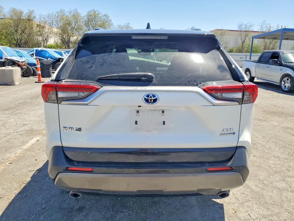 Photo 6 from auction – 2020 TOYOTA RAV4 with VIN JTMEWRFV9LJ042208