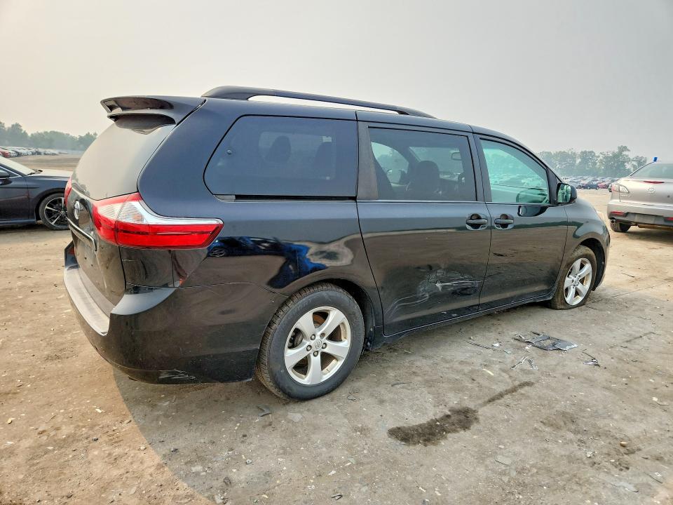 Photo 3 from auction – 2017 TOYOTA SIENNA with VIN 5TDKZ3DC3HS822658