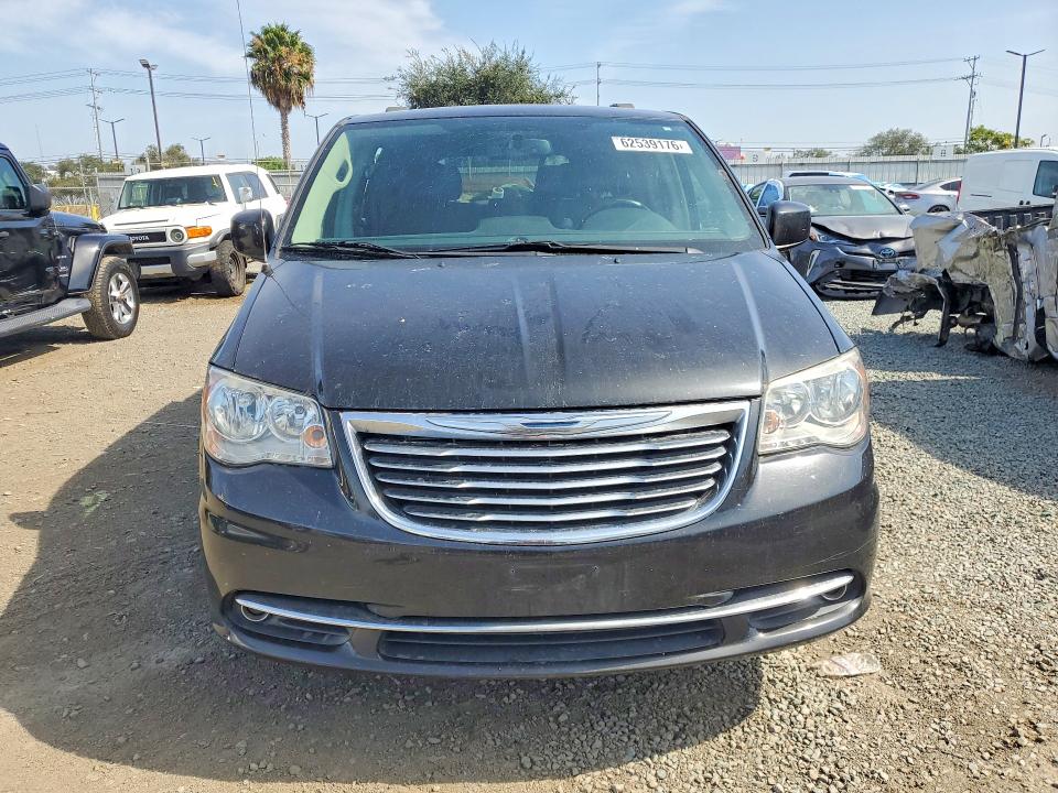 Photo 5 from auction – 2016 CHRYSLER TOWN & COUNTRY with VIN 2C4RC1BG7GR290901