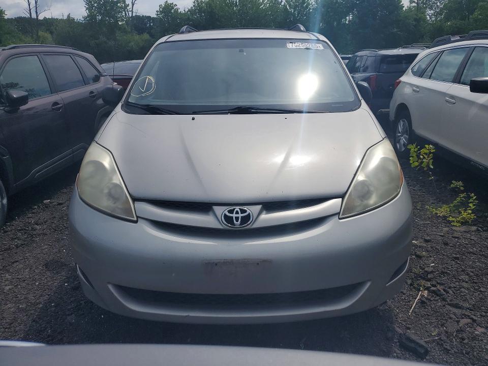 Photo 5 from auction – 2010 TOYOTA SIENNA with VIN 5TDJK4CC0AS028200