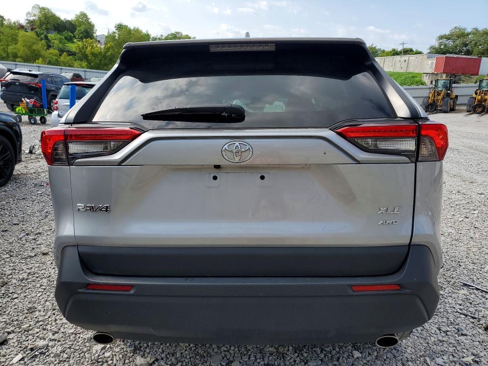 Foto 6 de la subasta – 2023 TOYOTA RAV4 con VIN 2T3A1RFV5PC350272
