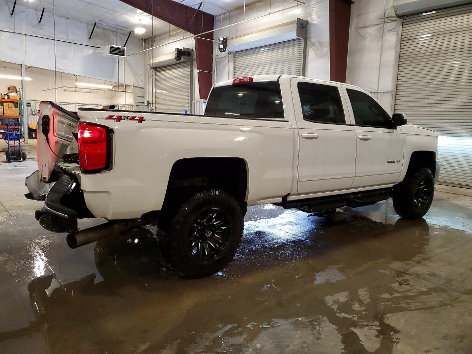 Photo 3 from auction – 2018 CHEVROLET SILVERADO with VIN 1GC1KVEY1JF198404