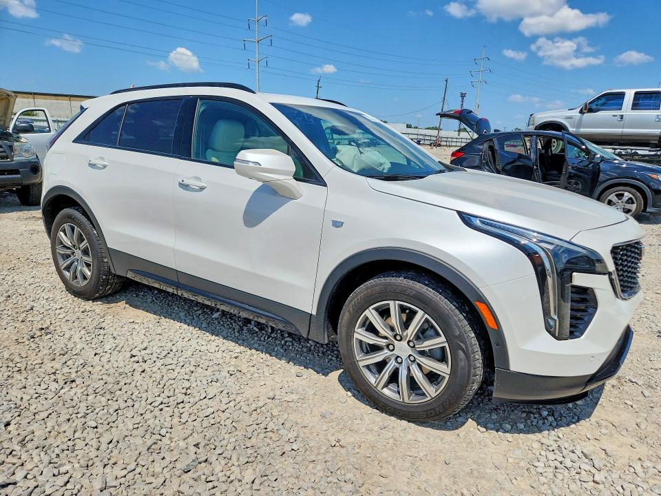Photo 4 from auction – 2022 CADILLAC XT4 with VIN 1GYFZFR49NF105434