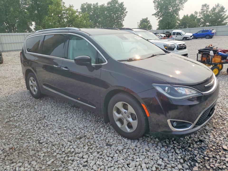 Photo 4 from auction – 2017 CHRYSLER PACIFICA with VIN 2C4RC1EG2HR577124