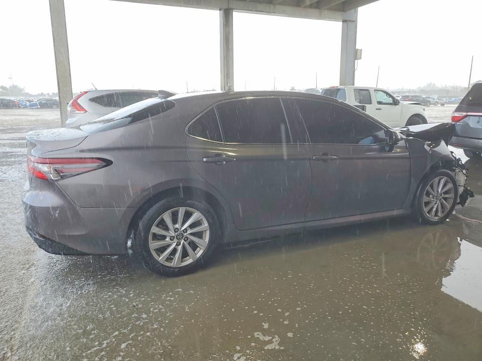 Photo 3 from auction – 2022 TOYOTA CAMRY with VIN 4T1C11AK5NU688282
