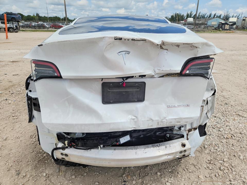 Foto 6 de la subasta – 2024 TESLA MODEL Y con VIN 7SAYGDEF9RF040825