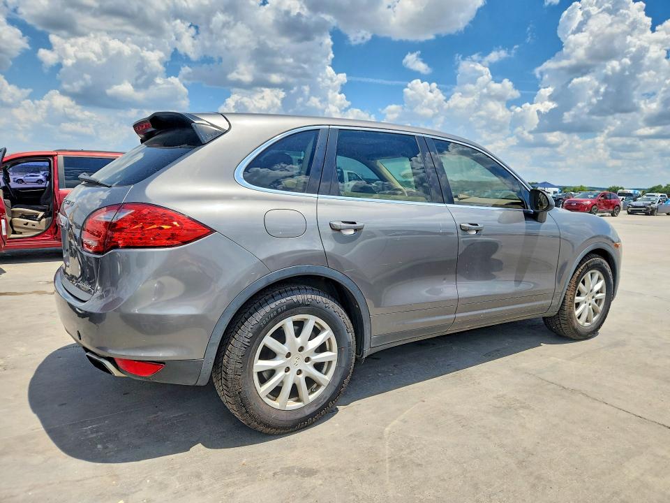 Photo 3 from auction – 2011 PORSCHE CAYENNE with VIN WP1AA2A24BLA04100