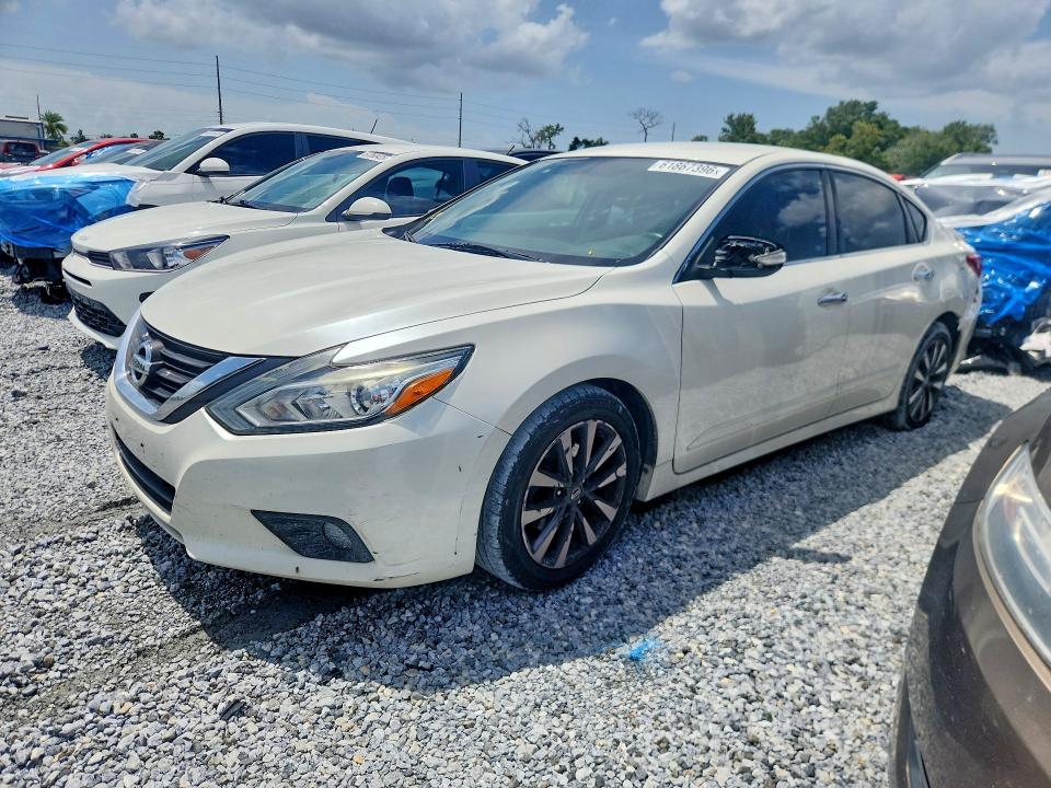 NISSAN ALTIMA 2017 с VIN 1N4AL3AP8HC164721 - Снимка от търг