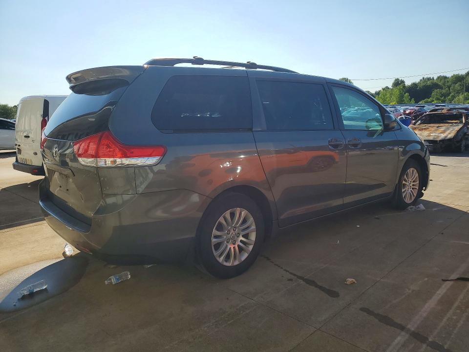 Photo 3 from auction – 2014 TOYOTA SIENNA with VIN 5TDYK3DC3ES427082