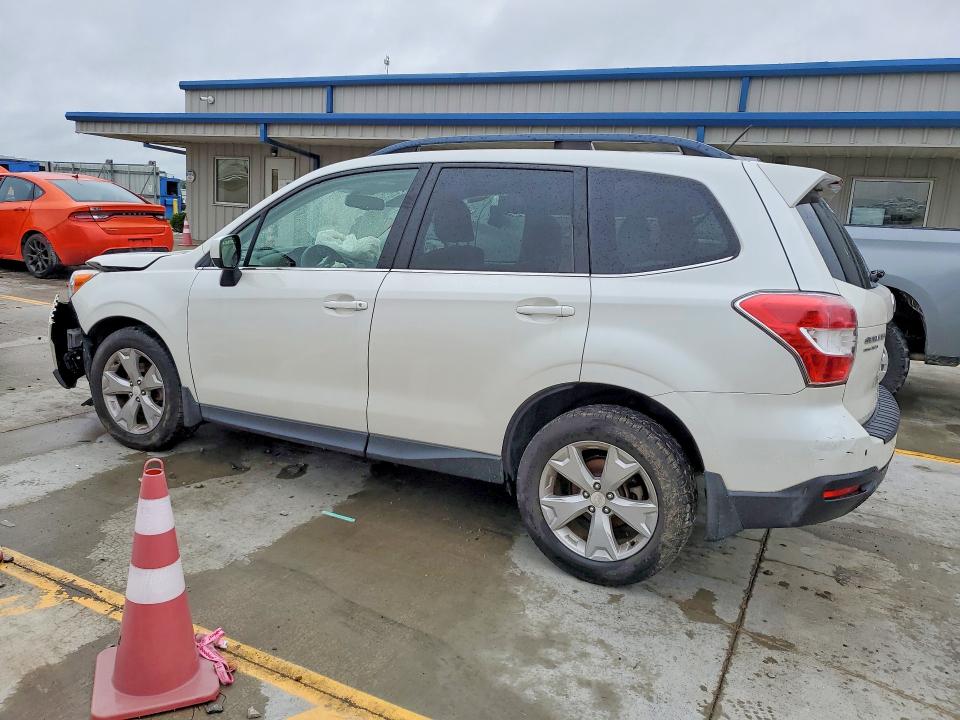 Photo 2 from auction – 2015 SUBARU FORESTER with VIN JF2SJAHC6FH562927