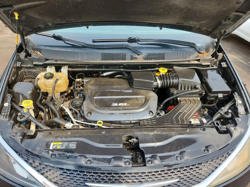 Photo 12 from auction – 2017 CHRYSLER PACIFICA with VIN 2C4RC1EG9HR510732