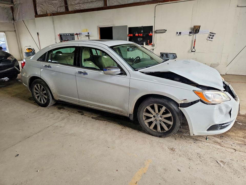 Photo 4 from auction – 2014 CHRYSLER 200 with VIN 1C3CCBCG2EN156242