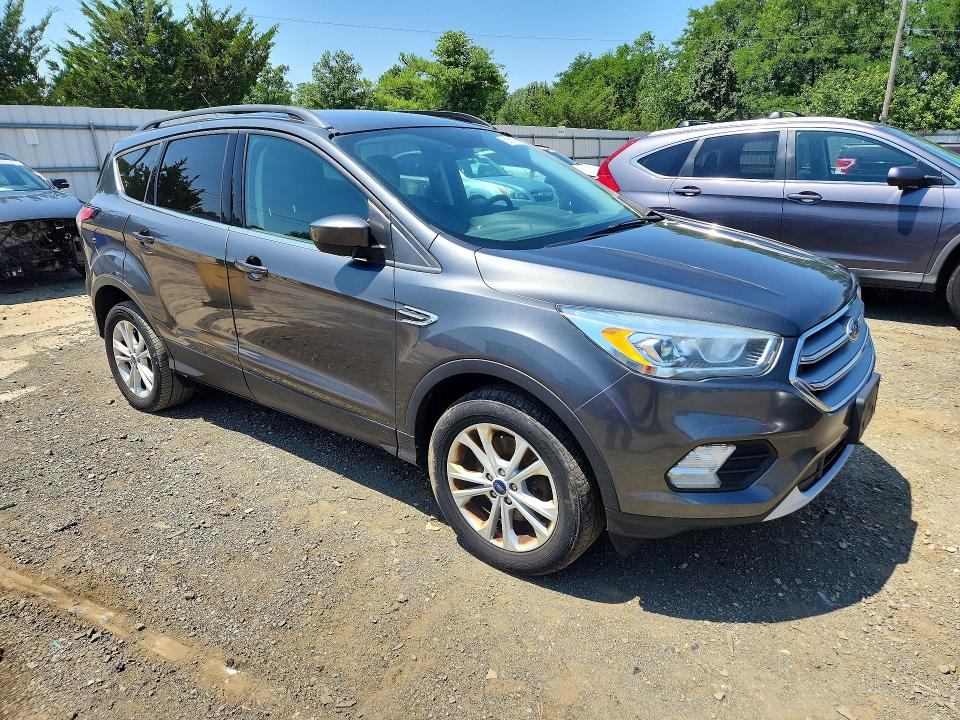 Photo 4 from auction – 2017 FORD ESCAPE with VIN 1FMCU9GD5HUD55986
