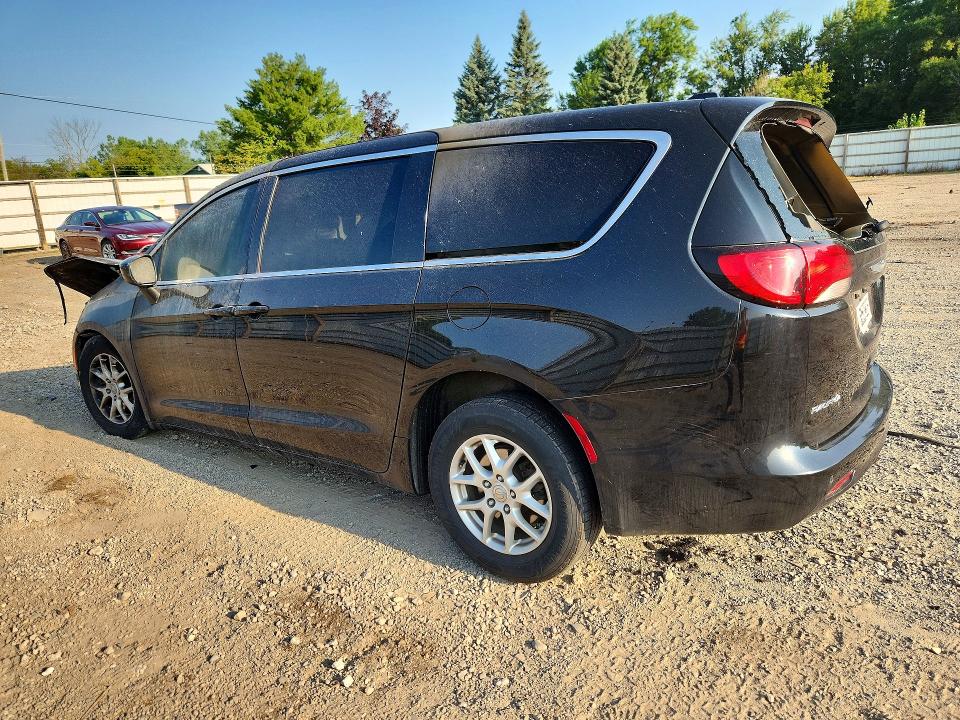 Photo 2 from auction – 2017 CHRYSLER PACIFICA with VIN 2C4RC1DG3HR522408
