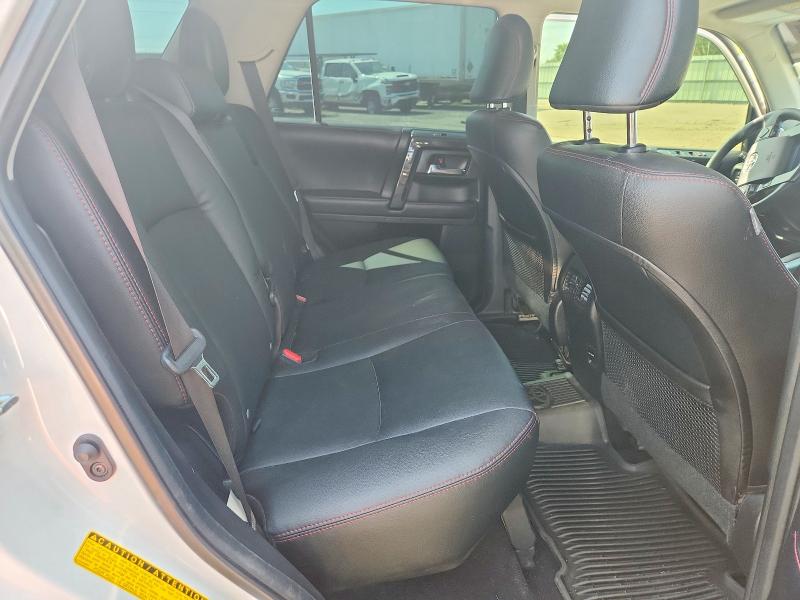 Photo 11 from auction – 2018 TOYOTA 4RUNNER with VIN JTEBU5JR2J5499567