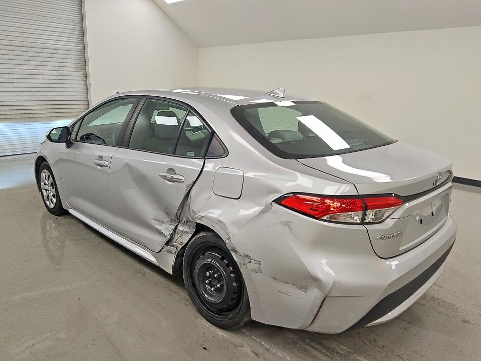 Снимка 2 от търг – 2021 TOYOTA COROLLA с VIN 5YFEPMAE0MP206112