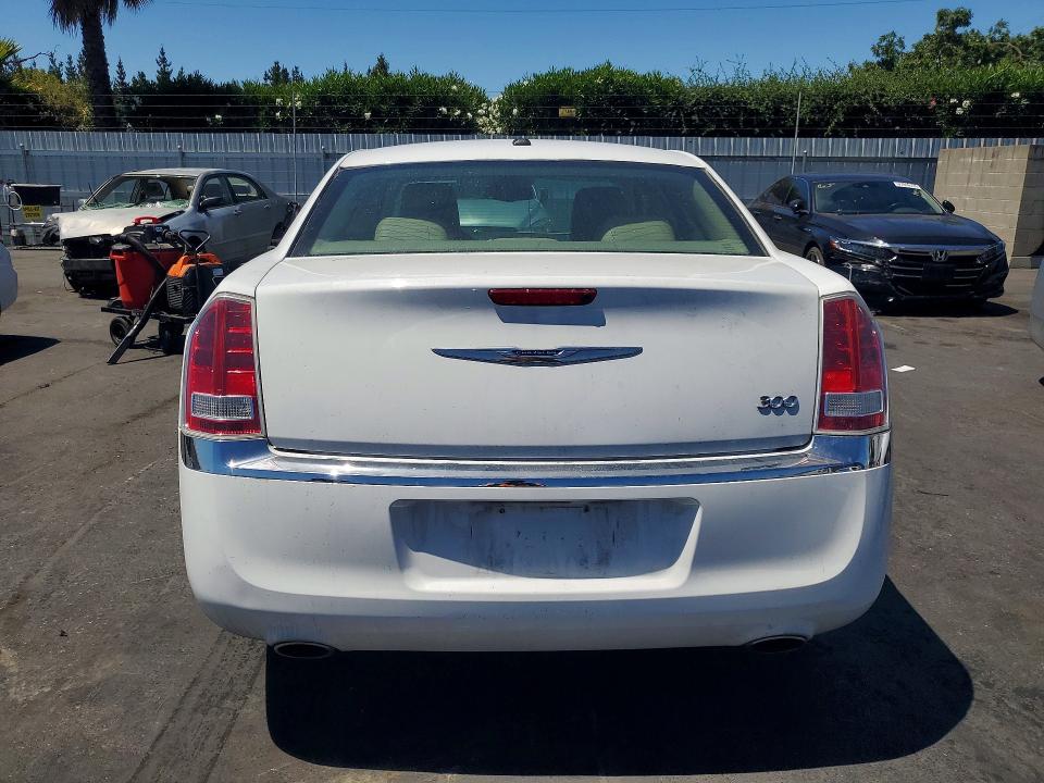 Photo 6 from auction – 2014 CHRYSLER 300 with VIN 2C3CCAAG1EH375344