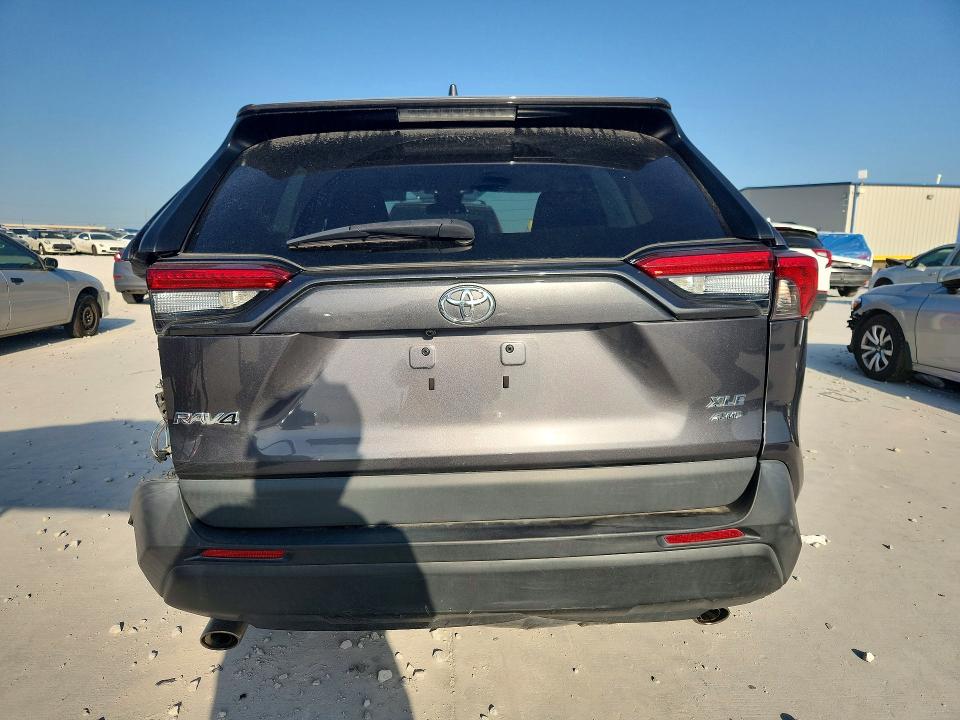 Photo 6 from auction – 2022 TOYOTA RAV4 with VIN 2T3A1RFV3NC272507
