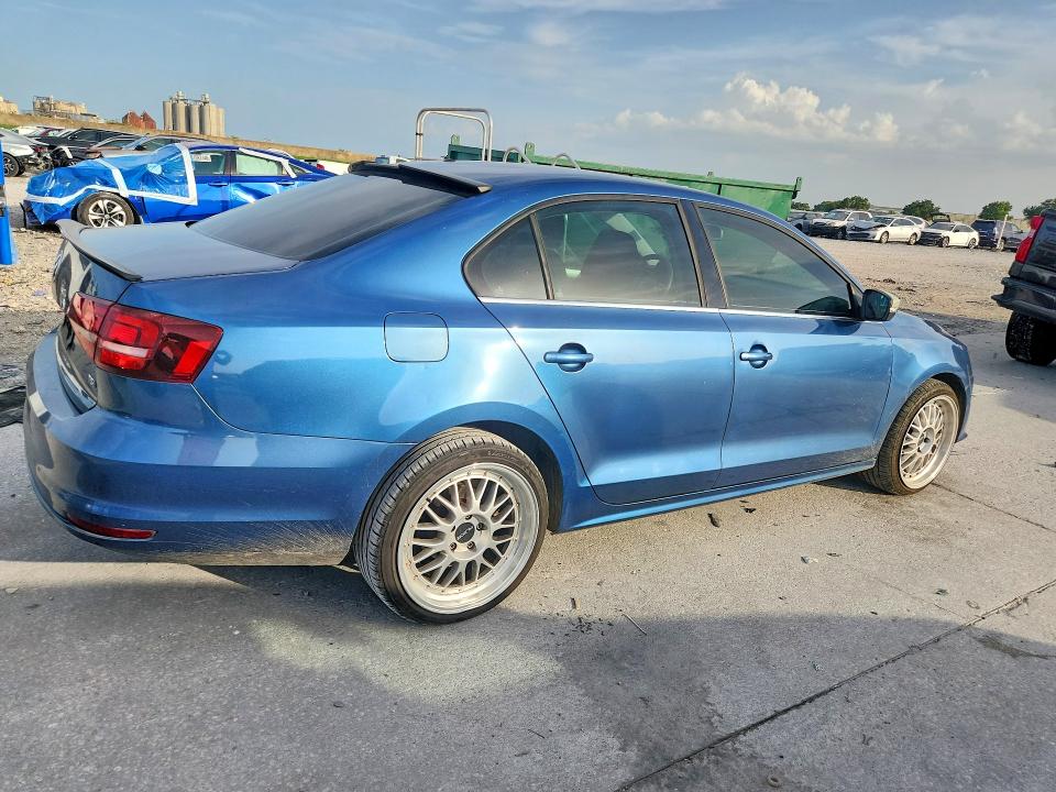 Photo 3 from auction – 2017 VOLKSWAGEN JETTA with VIN 3VW2B7AJ0HM331329
