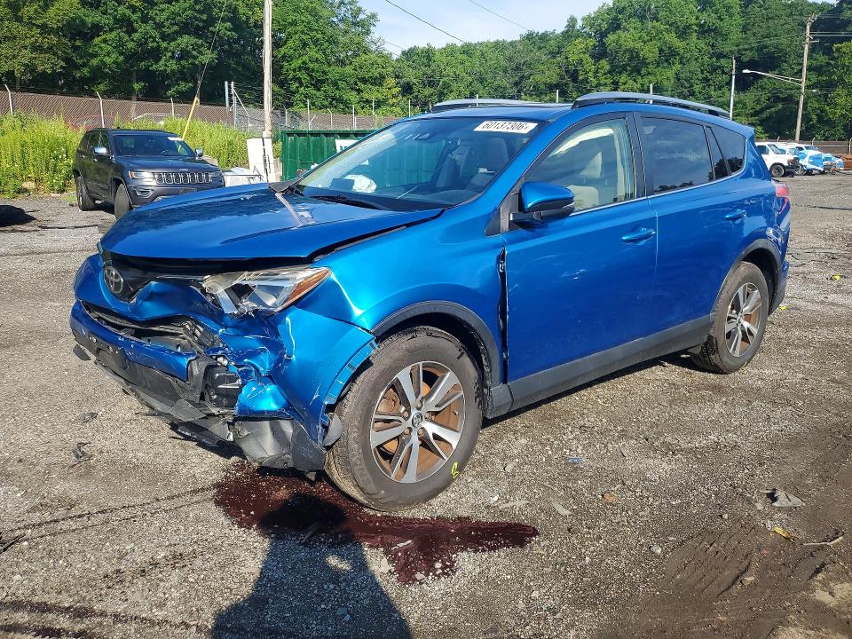 TOYOTA RAV4 2017 z numerem VIN JTMRFREV1HJ111371 - Zdjęcie z aukcji