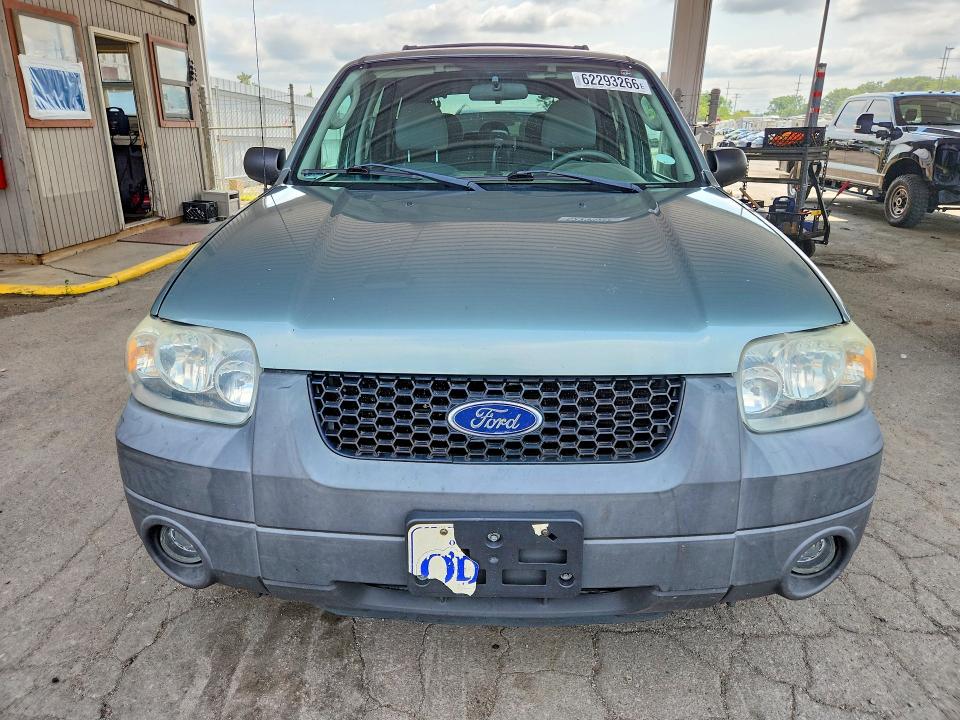 Photo 5 from auction – 2005 FORD ESCAPE with VIN 1FMYU93175KA83398
