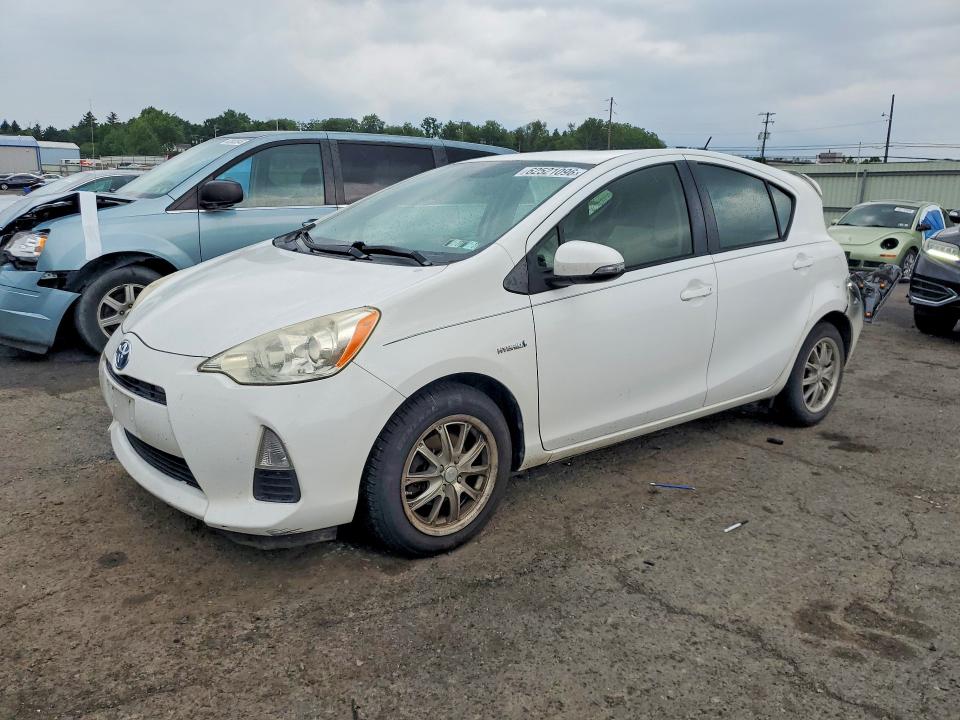 TOYOTA PRIUS C 2012 with VIN JTDKDTB37C1518563 - Photo from auction