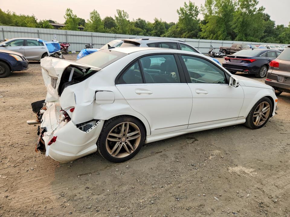 Photo 3 from auction – 2014 MERCEDES-BENZ C with VIN WDDGF8AB9EA934189