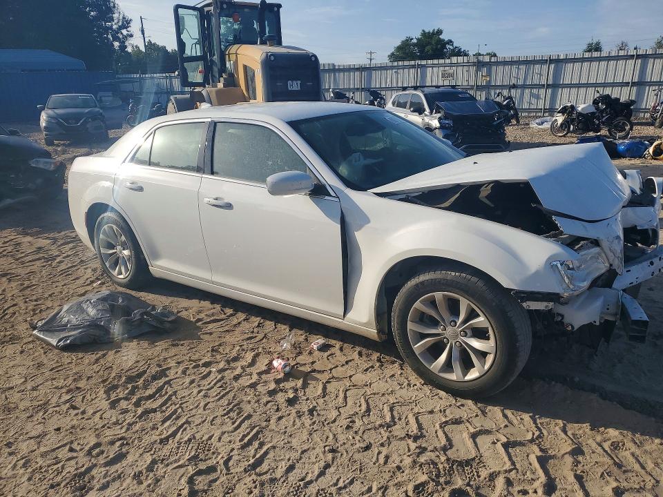 Photo 4 from auction – 2022 CHRYSLER 300 with VIN 2C3CCAAG4NH232680