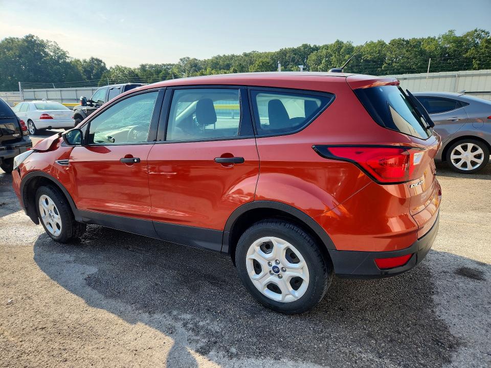 صورة رقم 2 من المزاد - 2019 FORD ESCAPE مع VIN 1FMCU0F73KUB94892