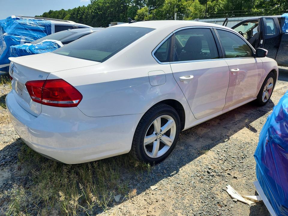 Снимка 3 от търг – 2013 VOLKSWAGEN PASSAT с VIN 1VWBH7A31DC020231