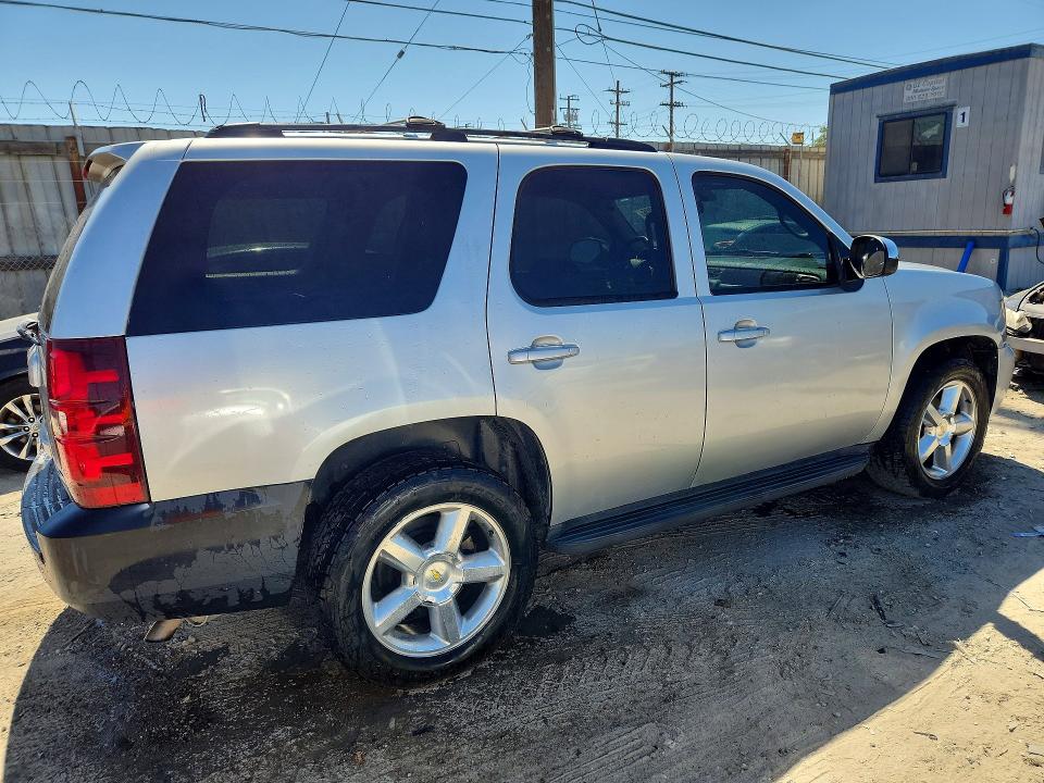 Photo 3 from auction – 2011 CHEVROLET TAHOE with VIN 1GNSCBE00BR257010