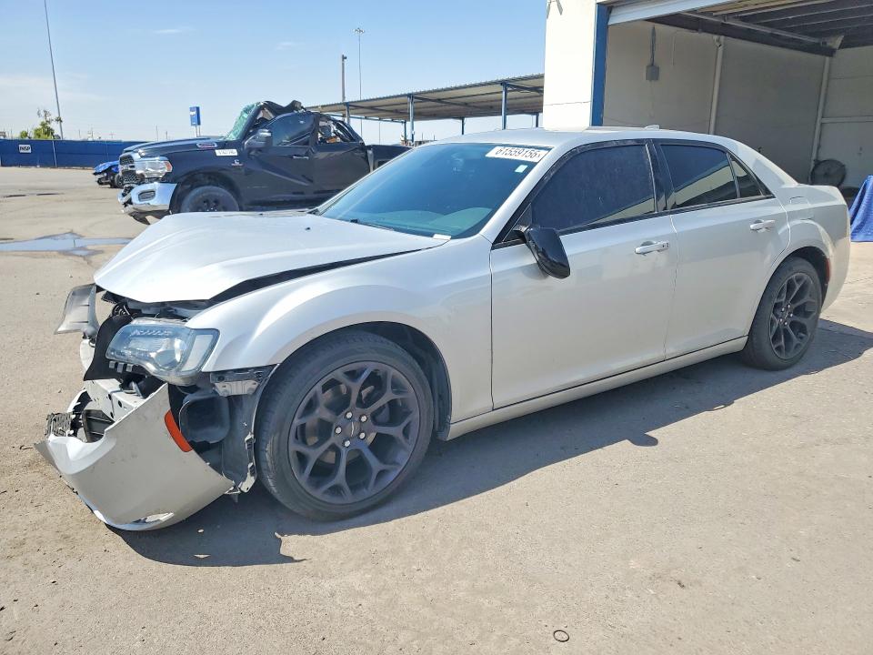 CHRYSLER 300 2020 with VIN 2C3CCAAG3LH137606 - Photo from auction
