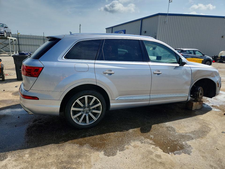 Photo 3 from auction – 2017 AUDI Q7 with VIN WA1VAAF70HD050098
