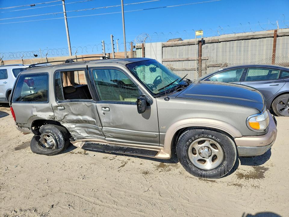 Photo 4 from auction – 2000 FORD EXPLORER with VIN 1FMZU64P2YZC60618