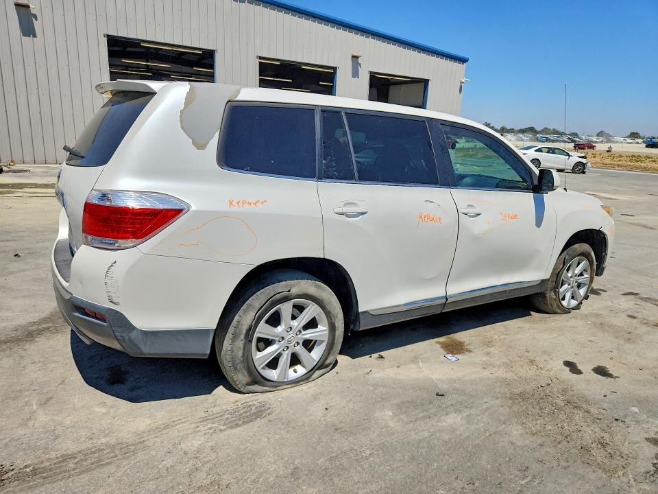 Photo 3 from auction – 2011 TOYOTA HIGHLANDER with VIN 5TDZK3EH0BS034019