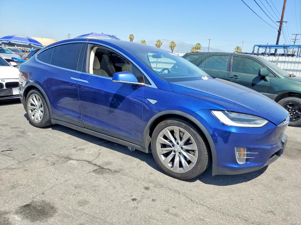 Photo 4 from auction – 2016 TESLA MODEL X with VIN 5YJXCAE27GF001924