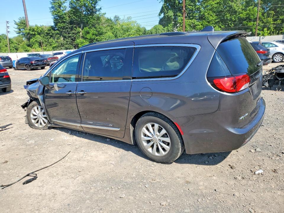 Photo 2 from auction – 2017 CHRYSLER PACIFICA with VIN 2C4RC1BG7HR844844