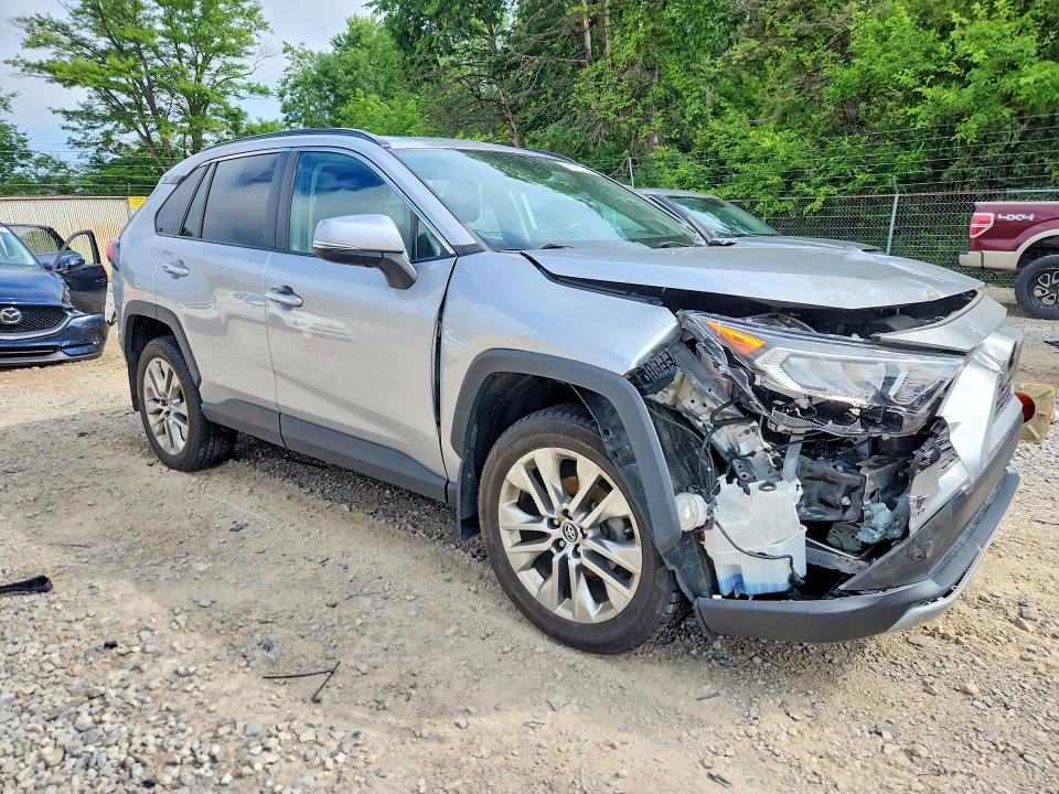 Photo 4 from auction – 2020 TOYOTA RAV4 with VIN 2T3N1RFV2LC124024