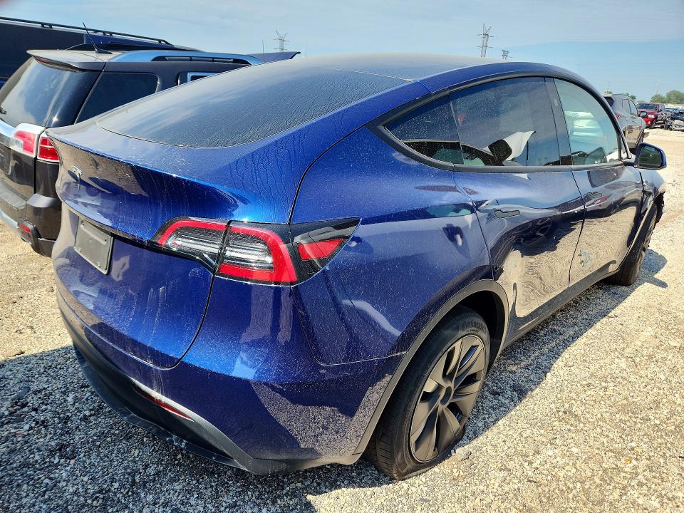 Снимка 3 от търг – 2025 TESLA MODEL Y с VIN 7SAYGDED7SF259268