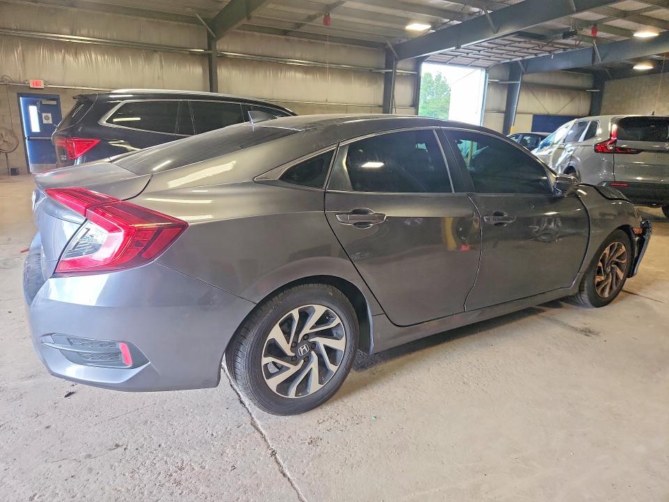 Photo 3 from auction – 2018 HONDA CIVIC with VIN 2HGFC2F7XJH526040