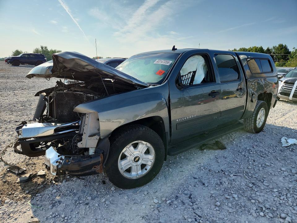 CHEVROLET SILVERADO 2011 with VIN 3GCPKSE38BG310449 - Photo from auction