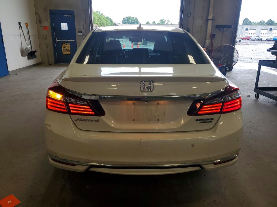 Photo 6 from auction – 2017 HONDA ACCORD with VIN JHMCR6F75HC003205