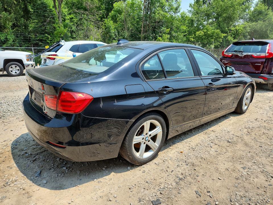 Photo 3 from auction – 2013 BMW 328 with VIN WBA3B3C53DF541026