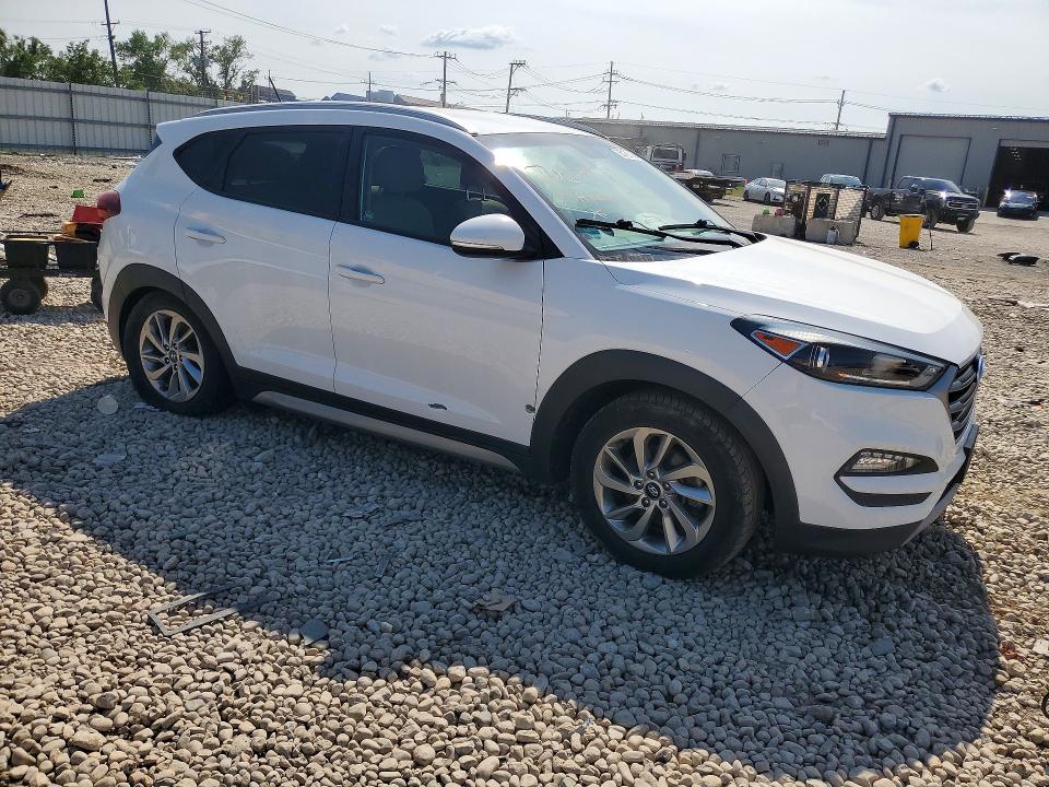 Photo 4 from auction – 2017 HYUNDAI TUCSON with VIN KM8J3CA20HU273632